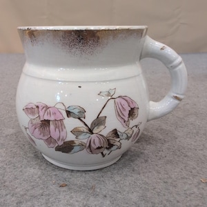 Taza de afeitar antigua Tacoma M/T de loza con borde dorado y estampado floral rosa imagen 1
