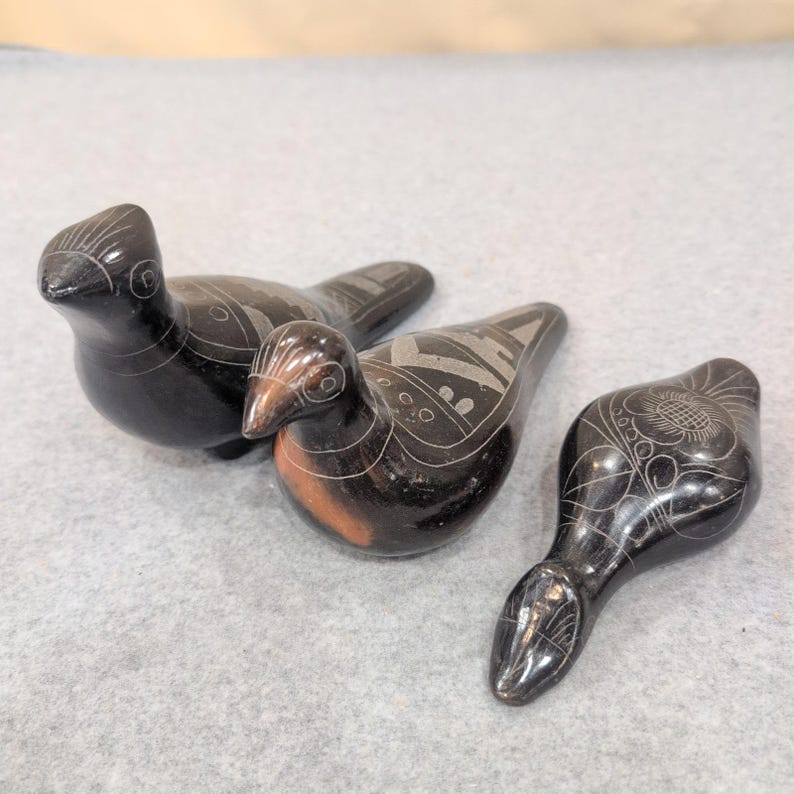 Vintage Mexicaanse Barro Negro zwarte klei geëtste vogelbeeldjes set van 3 Mexico afbeelding 1
