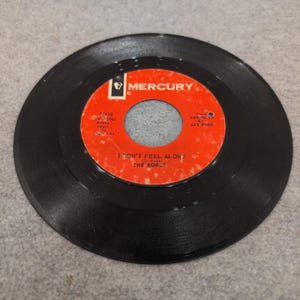 The Robbs I Don't Feel Alone Next Time You See Me Mercury 72616 45 RPM 7" Vinyl image 3
