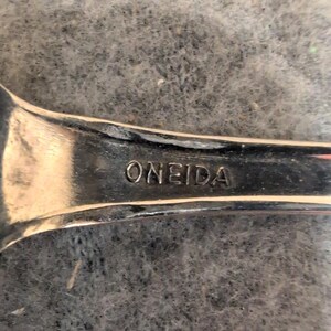 Oneida Stainless Steel Flat Handle Butter Spreader Scroll Pattern Flatware image 6