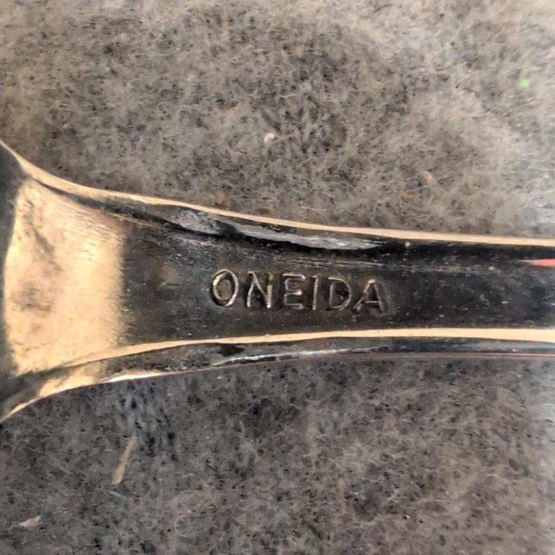 Oneida Stainless Steel Flat Handle Butter Spreader Scroll Pattern Flatware image 6