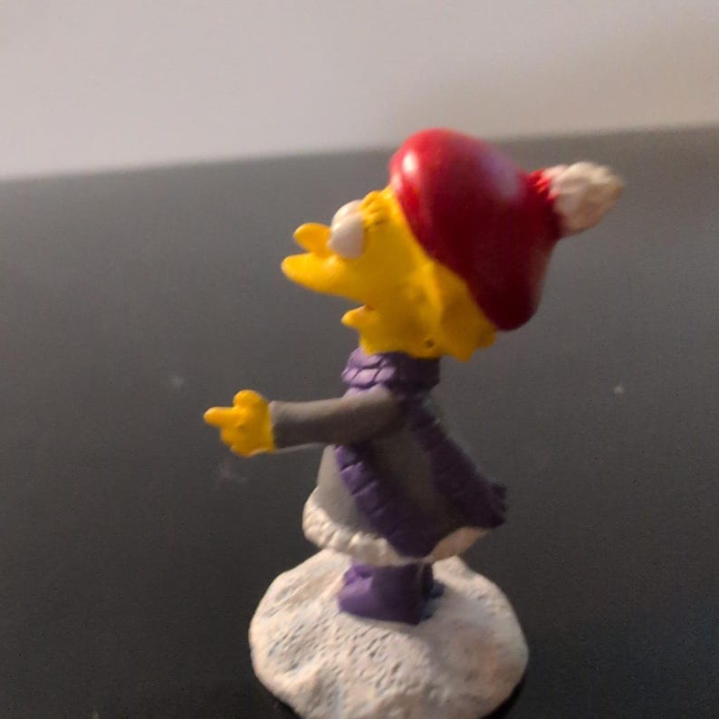 Lisa Simpson Hawthorne Village Christmas Figurine 2005 Winter Beanie Miniature image 3