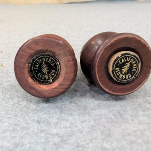 Vintage Californische eikelzout- en peperstel met eikel, Californische sequoia, donker hout, VS afbeelding 5