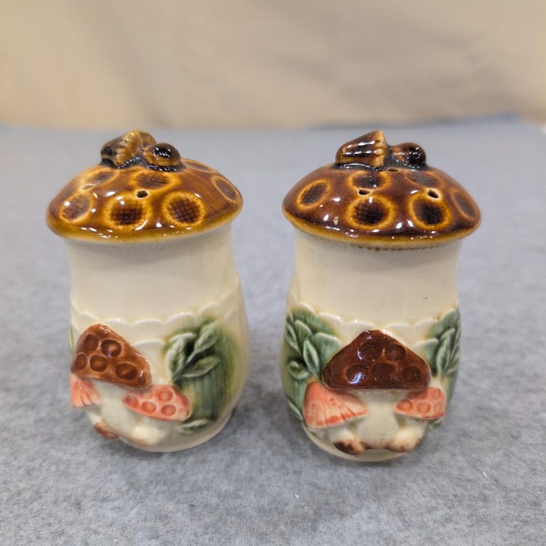 Vintage Mushroom Ceramic Napkin Holder Salt and Pepper Shakers Set Made in Japan image 3