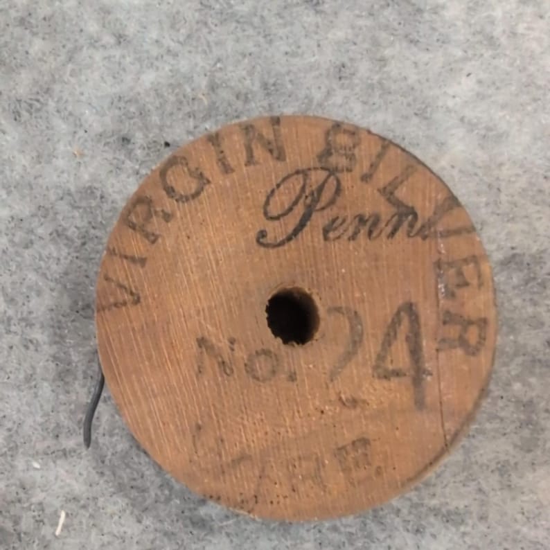 Vintage Virgin Biler Penny Holder No 24 Wooden Spool Thread Wire 1 Yd image 1