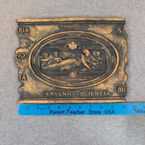 Marko Mfg Inc Pervenio Scientia Latin Classical Relief Gold Wall Plaque 1074 imagen 2