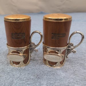 Saleros y pimenteros de madera vintage en tono dorado, juego de recuerdo de Georgia imagen 3