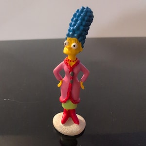 Hawthorne Village Marge Simpson Oh My Goodness Christmas Village Figurine 78449 image 1