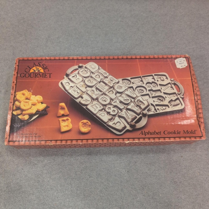 Stampo per biscotti a forma di alfabeto in ghisa Classic Gourmet John Wright 73-026 Vintage immagine 1
