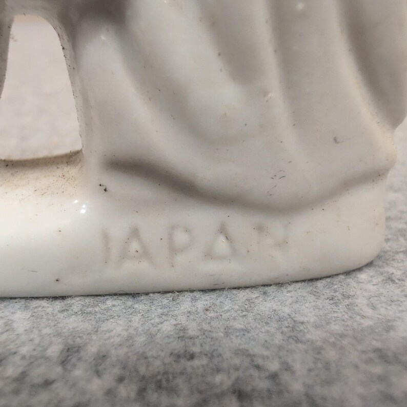 Vintage Porcelain Colonial Couple Figurine Made in Japan Hand Painted image 3