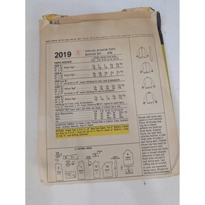 Vintage 1970s McCall's Sewing Pattern 2019 Young Junior Teen Blouse Set image 2