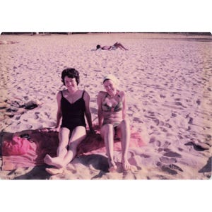 Vintage 1970s Waikiki Beach Hawaii Women in Swimsuits Photo Lot of 4 image 4