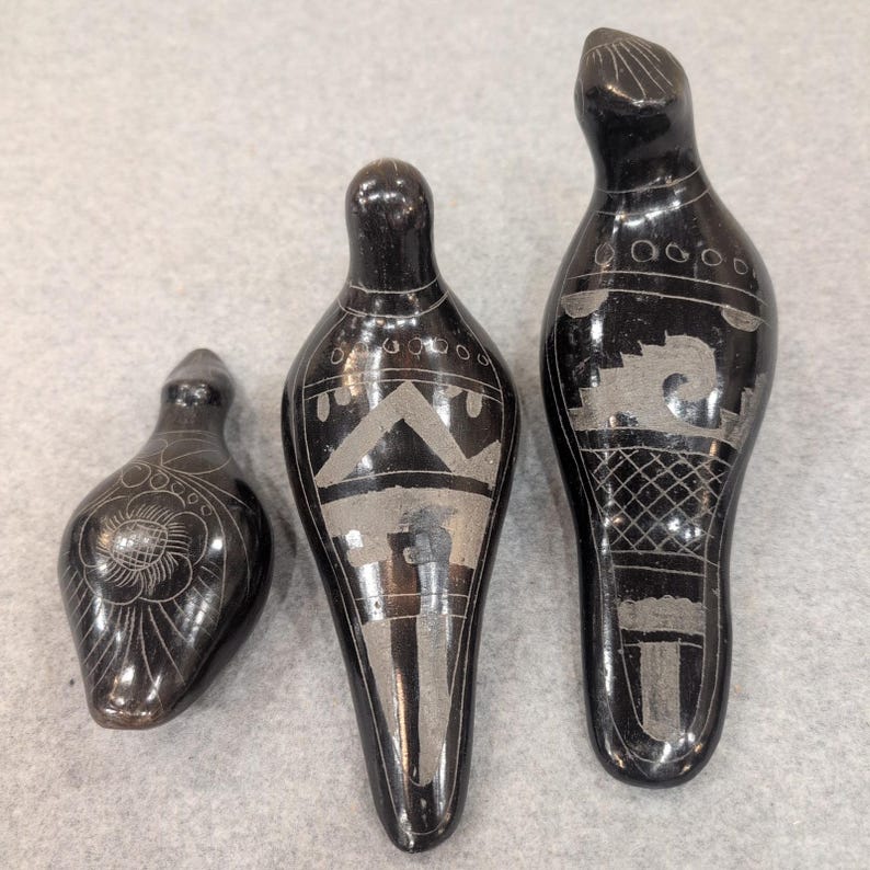Vintage Mexicaanse Barro Negro zwarte klei geëtste vogelbeeldjes set van 3 Mexico afbeelding 3