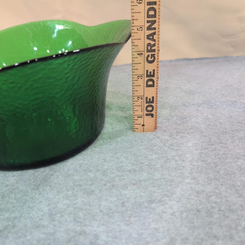 Vintage Emerald Green Crinkle Glass Scalloped Rim Decorative Bowl Centerpiece image 5