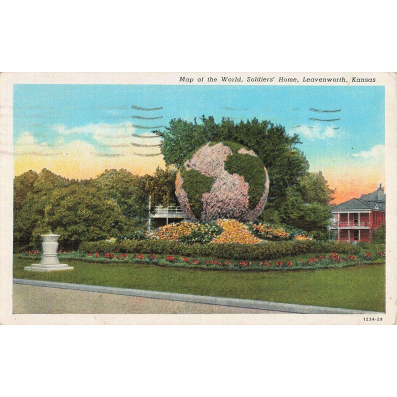 Vtg 1941 Leavenworth Kansas Soldiers Home Map of World Linen Postcard image 1