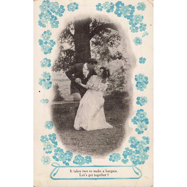 Postal antigua de Bamforth de 1910, RPPC: Pareja romántica con nomeolvides (9003) imagen 1