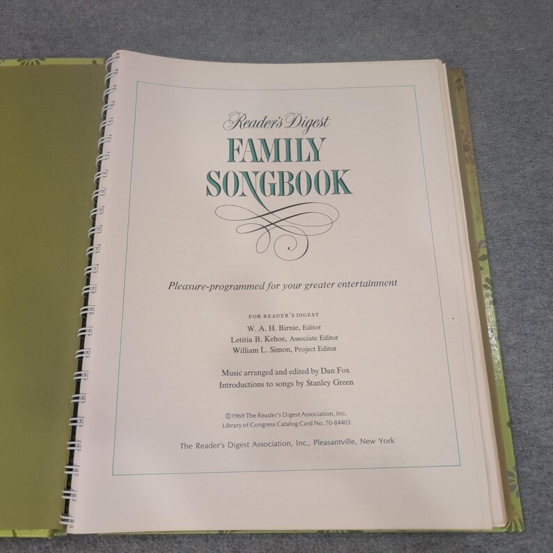 Vtg 1969 Readers Digest Family Songbook Spiral Bound Sheet Music Piano Guitar image 2