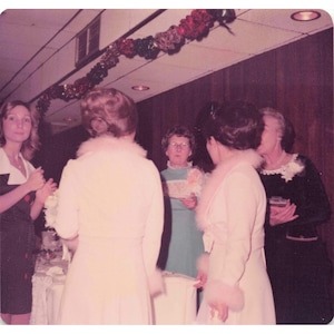Vintage jaren 70 trouwreceptie set van 6 foto's van een militaire basis officiersclub afbeelding 1