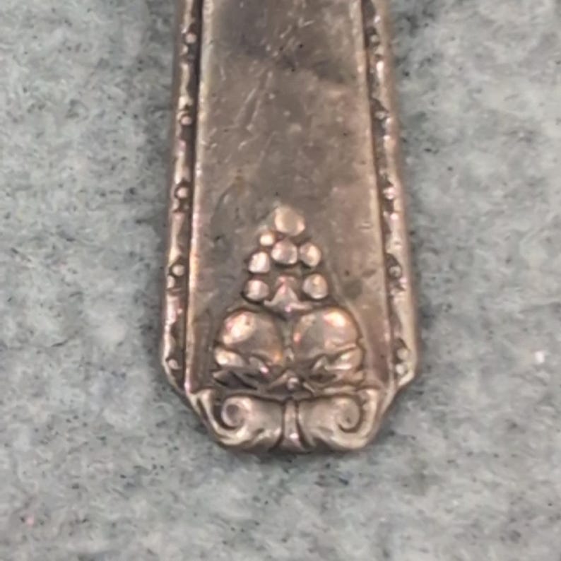 Prestige Plate Silverware Set 4 Forks 4 Spoons Grape Leaf Pattern Vintage Dining image 2