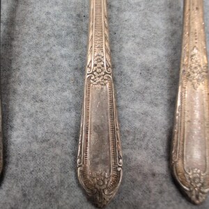 Wm Rogers & Son Silverplate Teaspoons Set of 5 Vintage Floral Scroll Pattern IS image 3