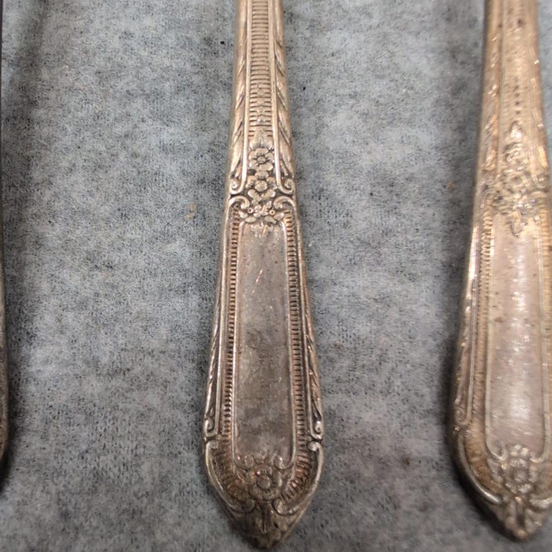 Wm Rogers & Son Silverplate Teaspoons Set of 5 Vintage Floral Scroll Pattern IS image 3