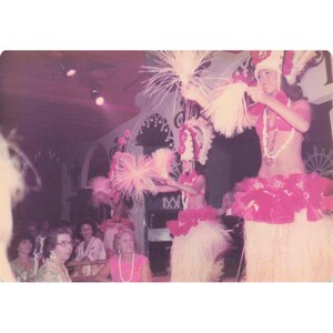 Lote de 10 fotografías antiguas de Don Ho Polynesian Palace en Waikiki, Hawái, de la década de 1970. imagen 1