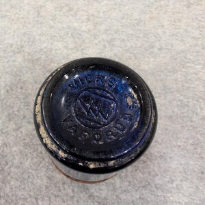 Vintage Vicks VapoRub koboltblå glasburk med rostigt metalllock bild 2