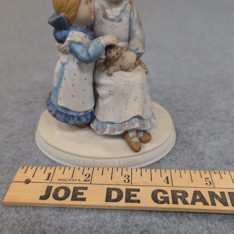 Holly Hobbie Grandmas Love Porcelain Figurine Limited Edition 1983 NA306 image 5