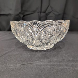 Servierschale im Vintage-Stil aus geschliffenem Glas, mit sternförmigem, geschwungenem Rand, klarem Kristallglas Bild 1