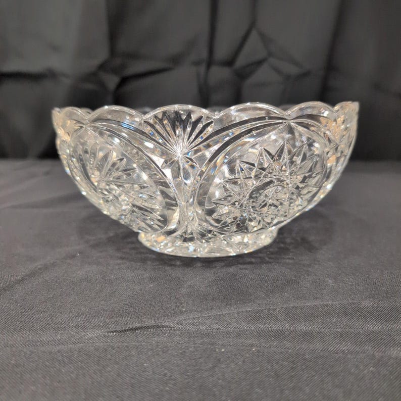 Servierschale im Vintage-Stil aus geschliffenem Glas, mit sternförmigem, geschwungenem Rand, klarem Kristallglas Bild 1