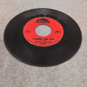 Bobby Fuller Vier habe ich gegen das Gesetz gekämpft Little Annie Lou 45 RPM mustang 3014 Vinyl Bild 3