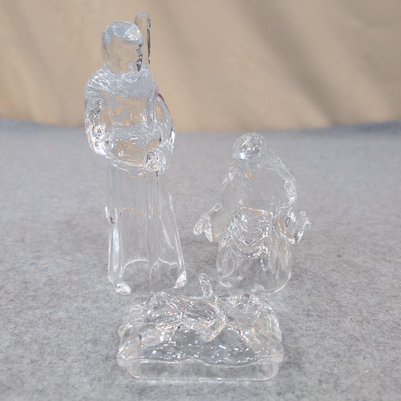 Presepe in cristallo al piombo Cristal d'Arques, Francia, composto da 3 pezzi, con Maria, Giuseppe e Gesù, 1994. immagine 1
