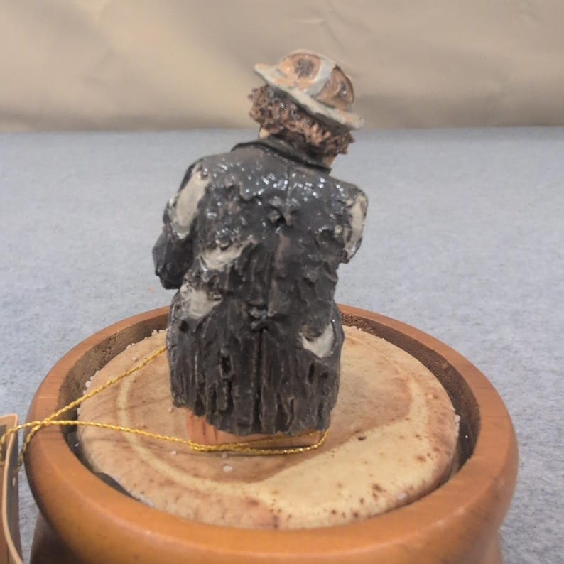 The Emmett Kelly Jr Collection Sad Clown Figurine Exclusively Flambro Sitting image 4