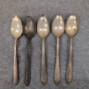 Wm Rogers & Son Silverplate Teaspoons Set of 5 Vintage Floral Scroll Pattern IS image 1