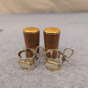 Saleros y pimenteros de madera vintage en tono dorado, juego de recuerdo de Georgia imagen 5
