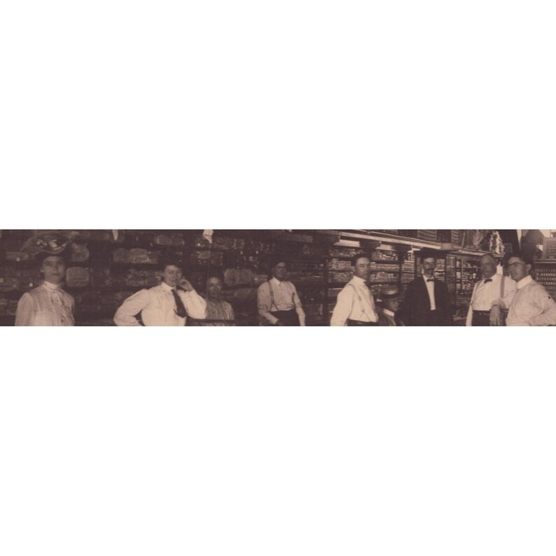 Foto uit 1905 van het interieur van een winkel in Ladonia, Texas, met een advertentie voor Finck's overalls van Jackson McFarland Co. afbeelding 8