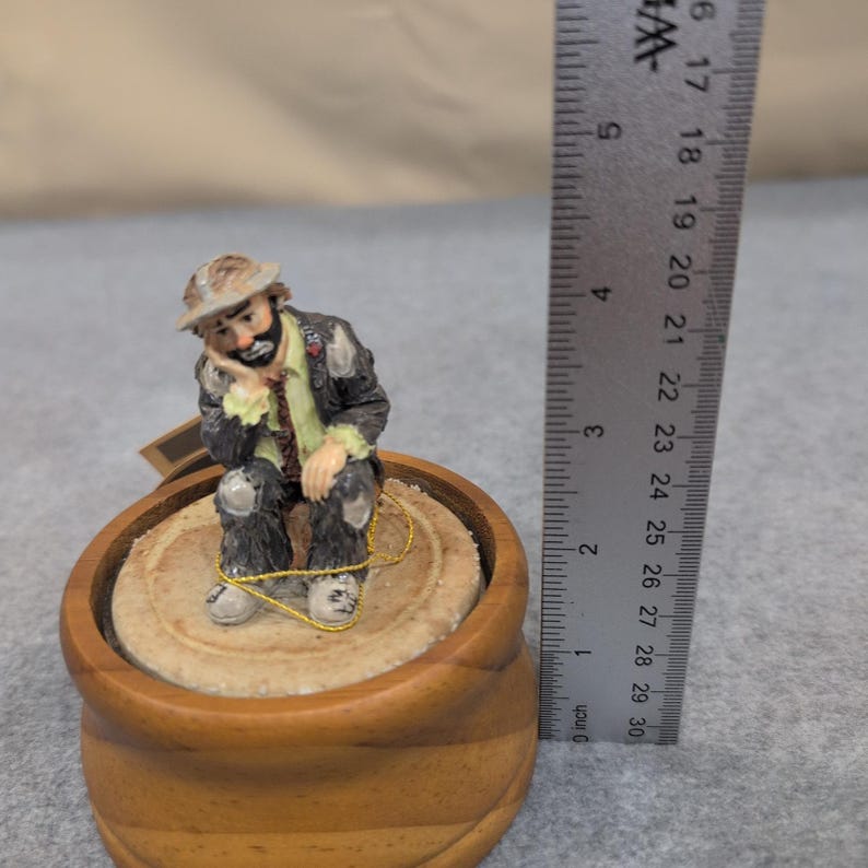 The Emmett Kelly Jr Collection Sad Clown Figurine Exclusively Flambro Sitting image 7
