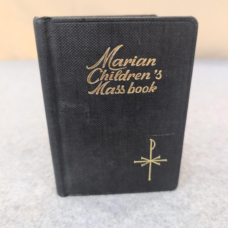 Marian Childrens Mass Book Regina Press Sister Mary Theola Black Hardcover 1974 afbeelding 1