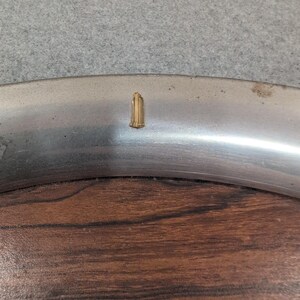 Vintage Serviertablett aus Holzmaserung und Metall mit Wolkenkratzer Emblem NA307 Bild 2