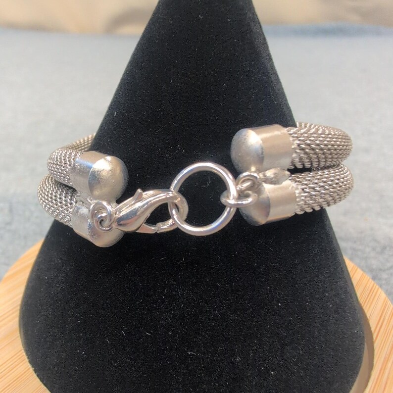 Pulsera de eslabones de malla en tono plateado con cierre de langosta ajustable imagen 3