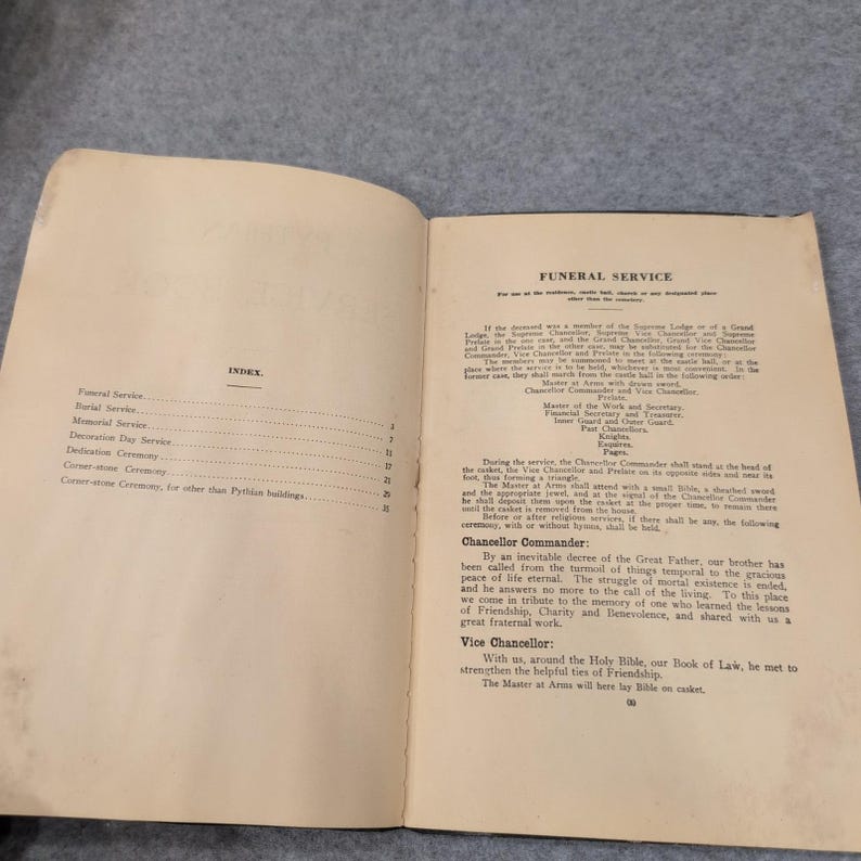 Libro de rituales y servicio de los Caballeros de Pythias, lote de 2, década de 1890, 1947. imagen 3