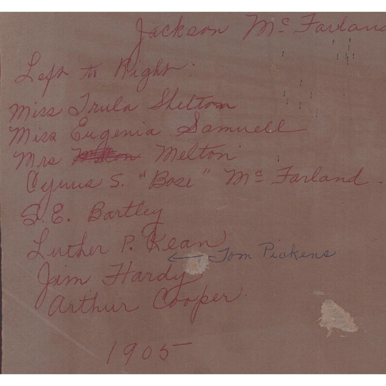 Foto uit 1905 van het interieur van een winkel in Ladonia, Texas, met een advertentie voor Finck's overalls van Jackson McFarland Co. afbeelding 11