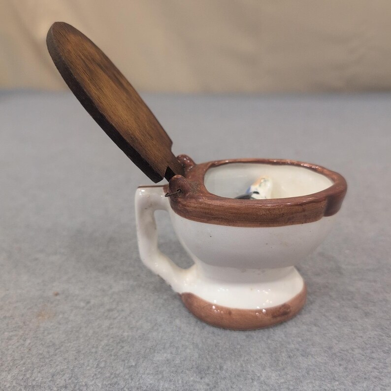 Vintage Ceramic Toilet Goodbye Cruel World Novelty Mug with Wooden Lid Gag Gift image 4