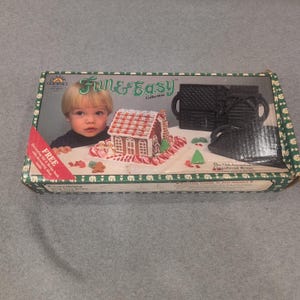 John Wright Fun & Easy All Occasion Gingerbread House Cast Iron Mold Kit 73-028 image 1
