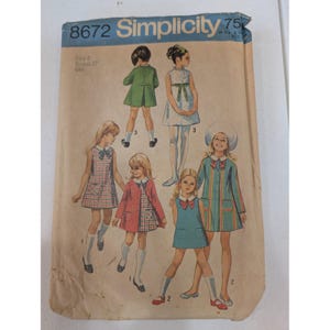 Patrón de costura vintage de 1969 Simplicity 8672 para vestido y abrigo de niña, talla 8 imagen 1