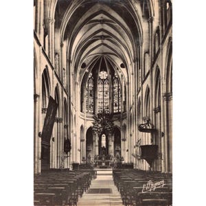 Vintage Villeneuve-sur-Yonne France Church Interior Postcard E. Mignon 4047 VG image 1