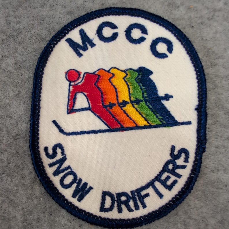 MCCC Snow Drifters Skiing Skier Regenbogen Vintage Gestickter Aufnäher zum Aufnähen Bild 1