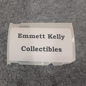 Statuetta da collezione di Emmett Kelly Jr. Clown che tiene in mano un martello e indossa abiti strappati immagine 6