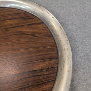 Vintage Serviertablett aus Holzmaserung und Metall mit Wolkenkratzer Emblem NA307 Bild 5