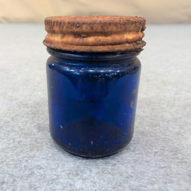 Vintage Vicks VapoRub koboltblå glasburk med rostigt metalllock bild 1